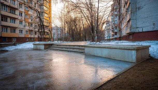 Перелом после падения на гололёде у дома может оплатить управляющая компания — если в первый же день собрать нужные бумаги