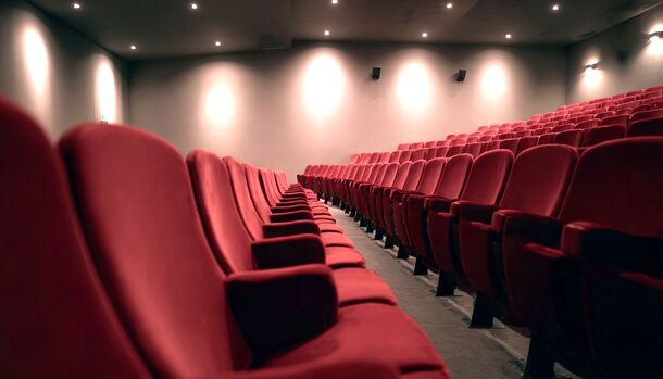 В октябре в кино возвращают «Донни Дарко» и «Сумерки» — но главной премьерой месяца может стать дебют российского режиссёра