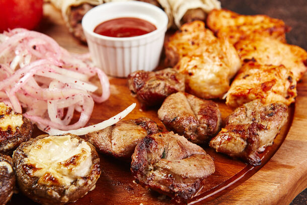 Неутешительный прогноз для тех, кто ленится мариновать мясо на шашлыки сам