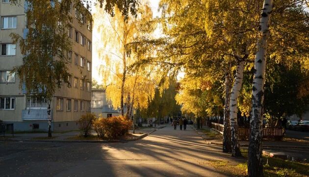 В равноденствие 23 сентября день всё равно будет длиннее ночи на 10 минут — сравняются они только 25-го