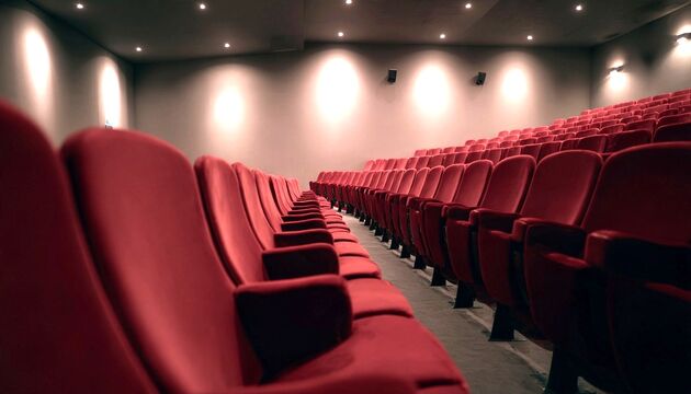 В октябре в кино возвращают «Донни Дарко» и «Сумерки» — но главной премьерой месяца может стать дебют российского режиссёра
